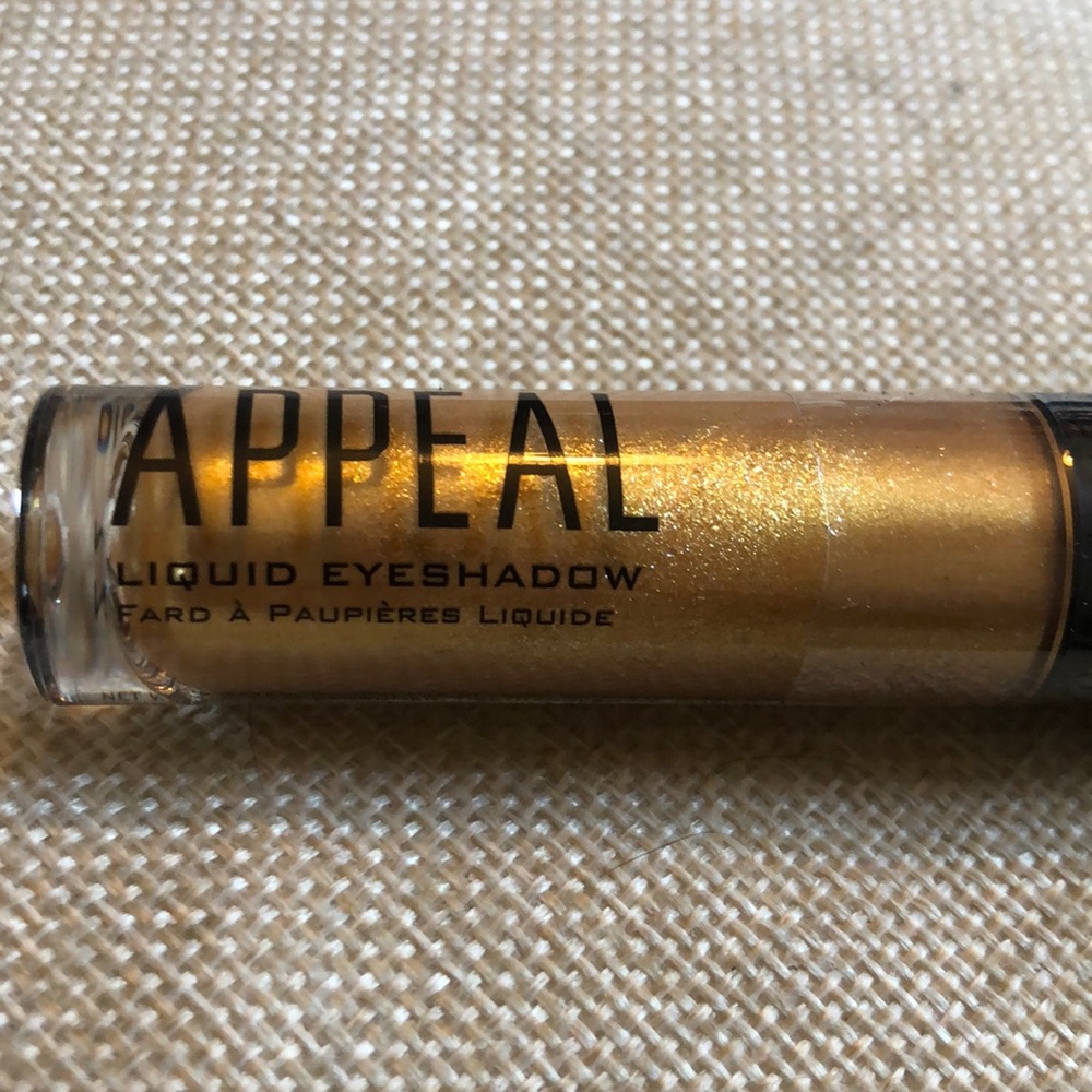 💄3/$12 Appeal gold liquid eyeshadow - Picture 2 of 2